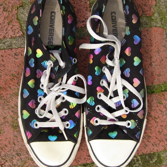 converse heart print